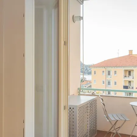 Apartamento White View Como