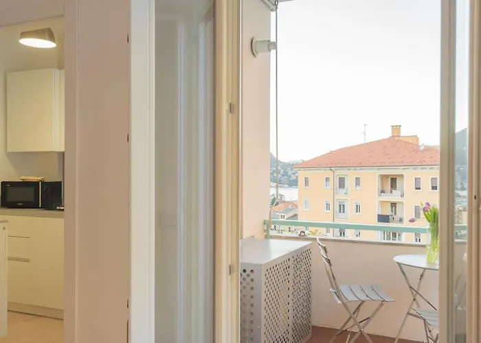 Apartamento White View Como